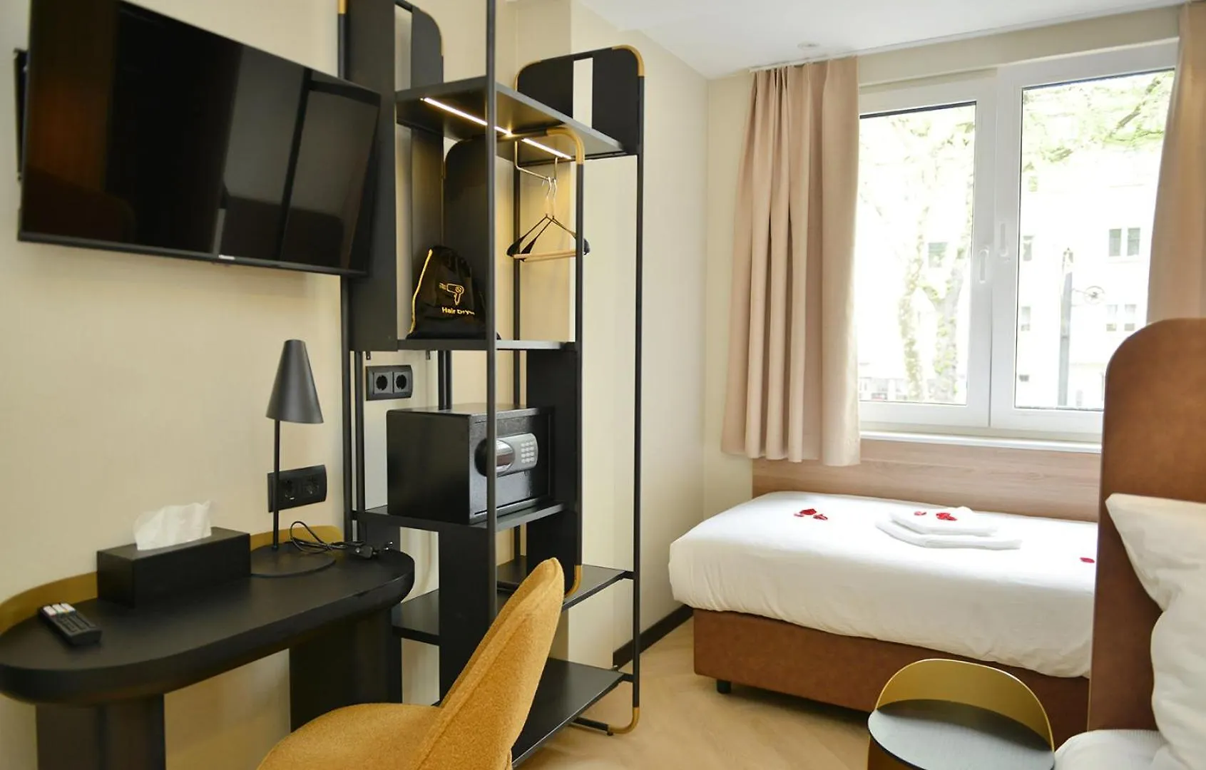 Day8 Hotel Cologne 3*,